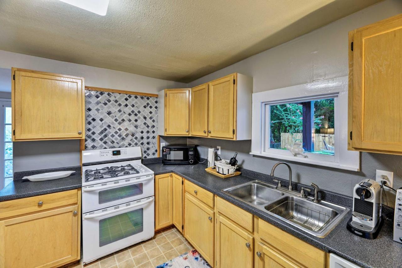 New Bern Home With Yard, Grill And Walkable Location المظهر الخارجي الصورة